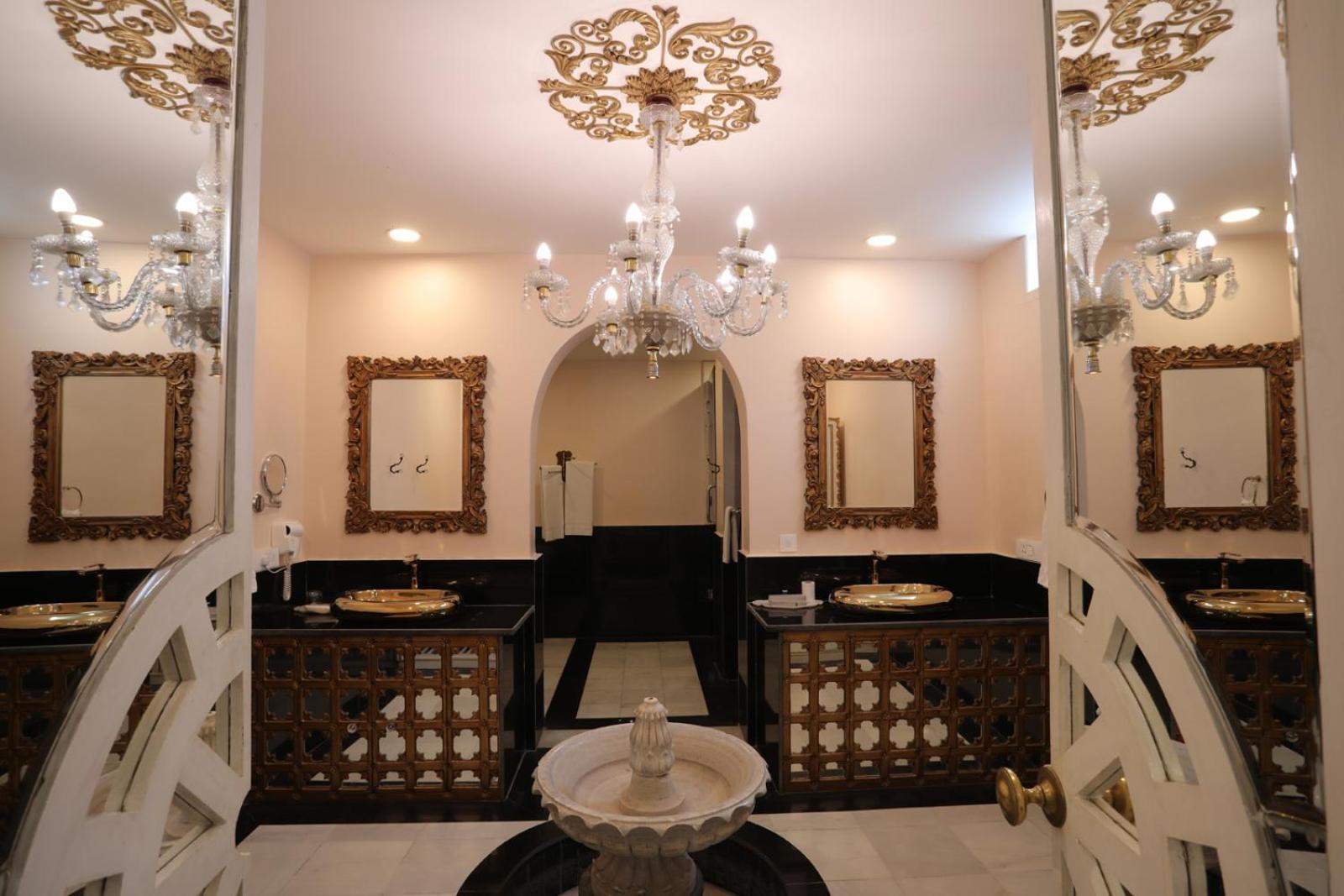 אודייפור The Royal Retreat Resort & Spa מראה חיצוני תמונה
